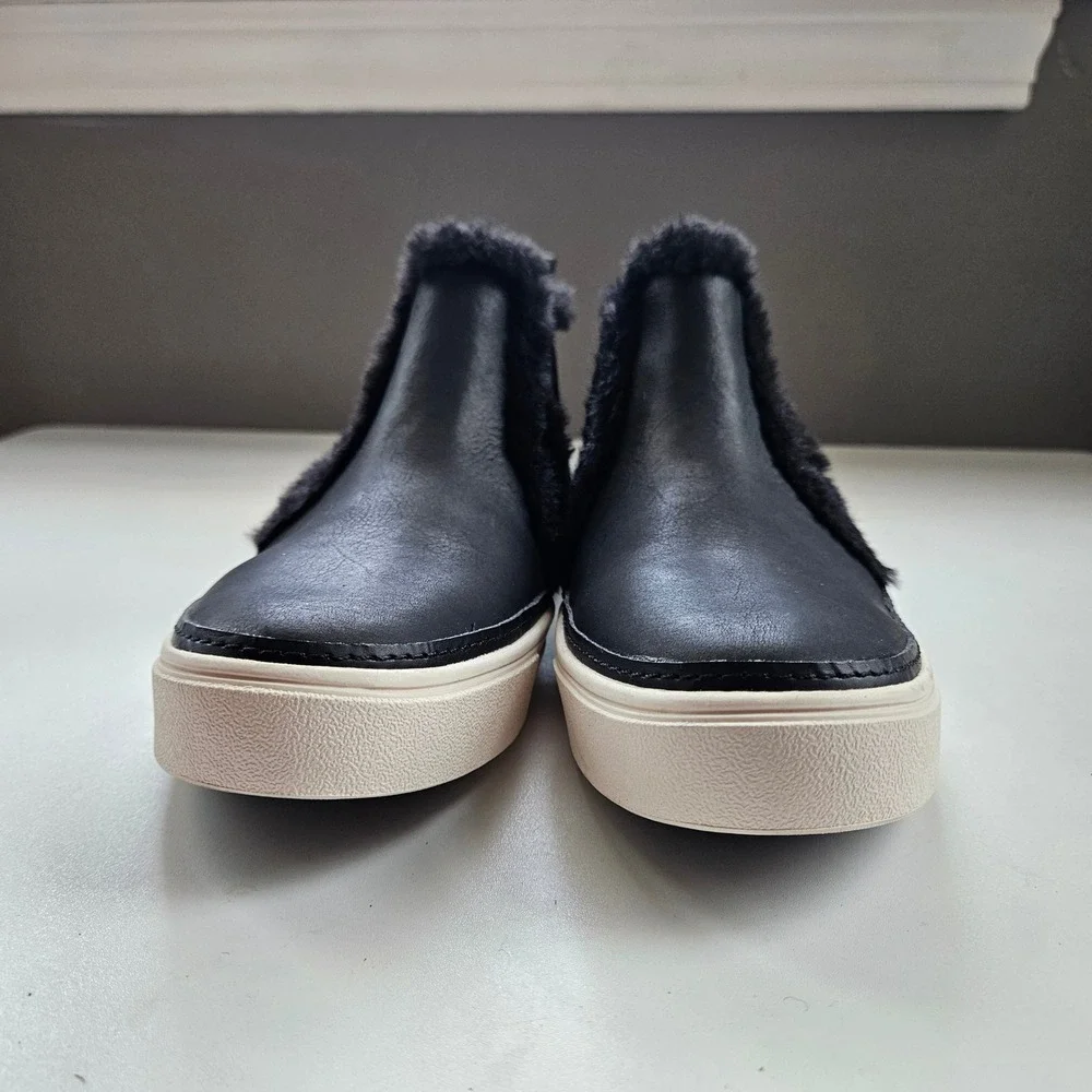 TOMS Slip On Sneaker Booties Womens 7 Black Leather Faux Fur Platform Minimalist